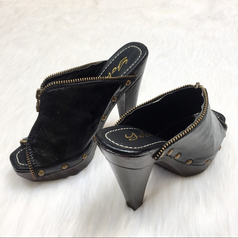 Yoki Sassy Black Platform Heels Zipper Detail 5.5 - Picture 5 of 8